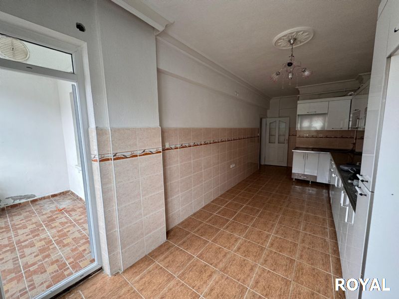 ROYAL'DEN BELEDİYE KARŞISINDA ARAKAT 160 m² LİK HER YERE YAKIN !