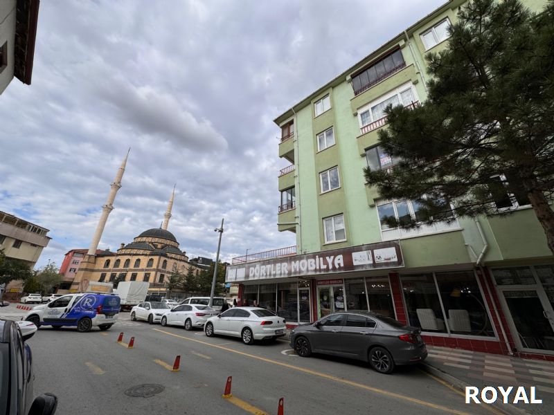 ROYAL'DEN BELEDİYE KARŞISINDA ARAKAT 160 m² LİK HER YERE YAKIN !