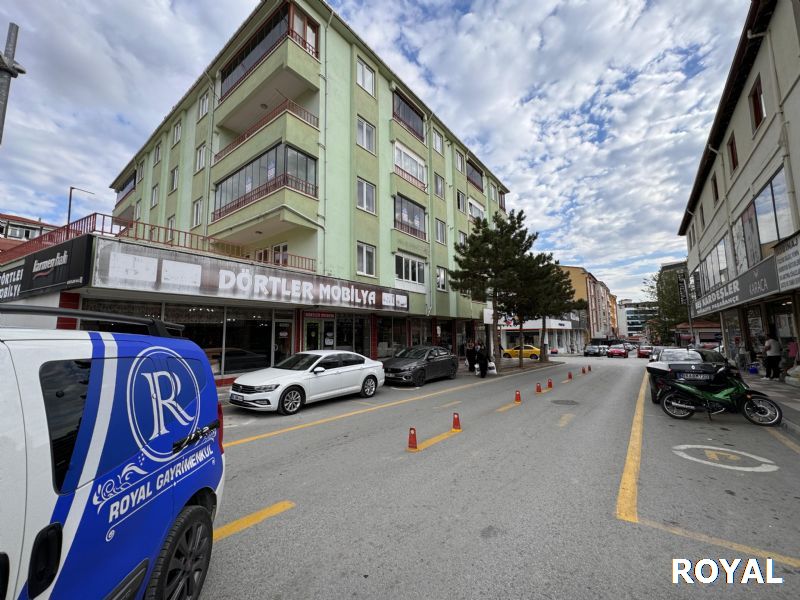 ROYAL'DEN BELEDİYE KARŞISINDA ARAKAT 160 m² LİK HER YERE YAKIN !